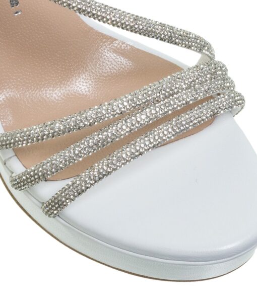 Alternative view of Mourtzi (85-850F48)-WHITE STRASS